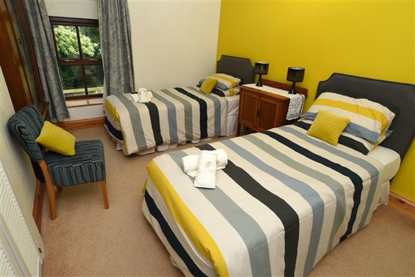 twin bedroom at Llwyn Beuno -llynholidays.wales